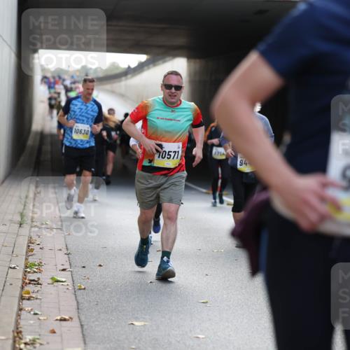 05.10.2025 - 20. swb-Marathon Bremen Michael Strokosch http://msf.ph/oto/9207672 05.10.2025 10:54:48 Laufen 10630, 10571, 6756, 944, 9925 meine-sportfotos.de