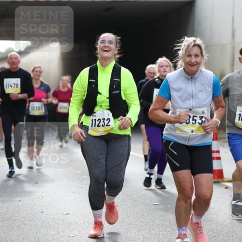05.10.2025 - 20. swb-Marathon Bremen Michael Strokosch http://msf.ph/oto/9207676 05.10.2025 11:01:50 Laufen 11479, 10365, 11232, 353, 1013 meine-sportfotos.de