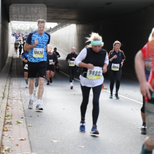 05.10.2025 - 20. swb-Marathon Bremen Michael Strokosch http://msf.ph/oto/9207683 05.10.2025 10:54:51 Laufen 109, 247244, 10630, 827, 9271, 9880, 9954, 10571 meine-sportfotos.de