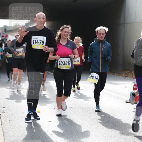 05.10.2025 - 20. swb-Marathon Bremen Michael Strokosch http://msf.ph/oto/9207688 05.10.2025 11:01:53 Laufen 787, 11479, 10365, 10366, 0939, 10, 11 meine-sportfotos.de