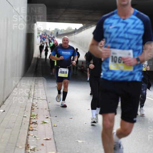 05.10.2025 - 20. swb-Marathon Bremen Michael Strokosch http://msf.ph/oto/9207693 05.10.2025 10:54:54 Laufen 106, 10919 meine-sportfotos.de