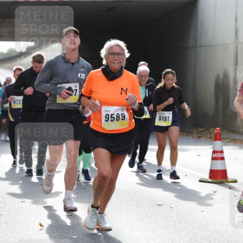 05.10.2025 - 20. swb-Marathon Bremen Michael Strokosch http://msf.ph/oto/9207701 05.10.2025 11:01:56 Laufen 9212, 9982, 972, 9589, 9191, 10366, 02552 meine-sportfotos.de