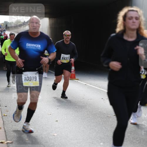 05.10.2025 - 20. swb-Marathon Bremen Michael Strokosch http://msf.ph/oto/9207703 05.10.2025 10:54:56 Laufen 115, 10919, 9827, 27, 31 meine-sportfotos.de