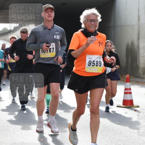 05.10.2025 - 20. swb-Marathon Bremen Michael Strokosch http://msf.ph/oto/9207704 05.10.2025 11:01:56 Laufen 9212, 10787, 9589 meine-sportfotos.de