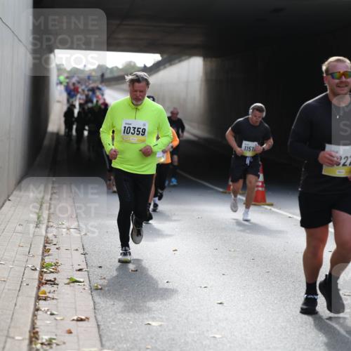 05.10.2025 - 20. swb-Marathon Bremen Michael Strokosch http://msf.ph/oto/9207713 05.10.2025 10:54:58 Laufen 10359, 1151, 327 meine-sportfotos.de