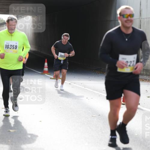 05.10.2025 - 20. swb-Marathon Bremen Michael Strokosch http://msf.ph/oto/9207717 05.10.2025 10:54:59 Laufen 10359, 11511, 227 meine-sportfotos.de