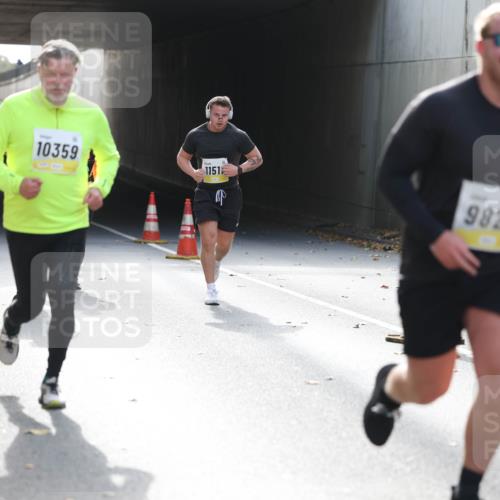 05.10.2025 - 20. swb-Marathon Bremen Michael Strokosch http://msf.ph/oto/9207719 05.10.2025 10:54:59 Laufen 967, 10359, 1151, 9821 meine-sportfotos.de