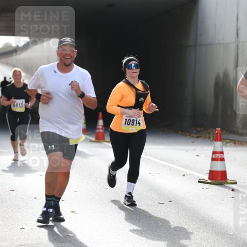 05.10.2025 - 20. swb-Marathon Bremen Michael Strokosch http://msf.ph/oto/9207729 05.10.2025 10:55:02 Laufen 9613, 10914, 1151 meine-sportfotos.de
