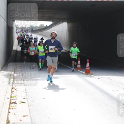 05.10.2025 - 20. swb-Marathon Bremen Michael Strokosch http://msf.ph/oto/9207744 05.10.2025 10:55:08 Laufen 7908, 9371, 11699, 10518 meine-sportfotos.de