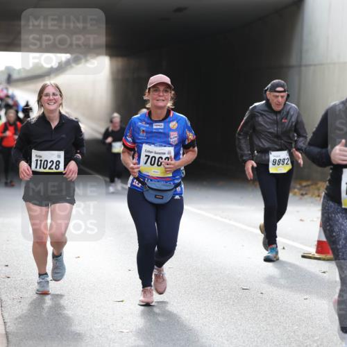 05.10.2025 - 20. swb-Marathon Bremen Michael Strokosch http://msf.ph/oto/9207749 05.10.2025 11:02:05 Laufen 11028, 706, 9892, 10784 meine-sportfotos.de