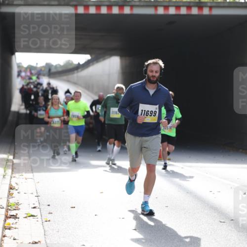 05.10.2025 - 20. swb-Marathon Bremen Michael Strokosch http://msf.ph/oto/9207751 05.10.2025 10:55:11 Laufen 1116, 7000, 3371, 11699, 10518 meine-sportfotos.de