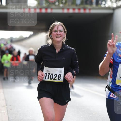 05.10.2025 - 20. swb-Marathon Bremen Michael Strokosch http://msf.ph/oto/9207761 05.10.2025 11:02:07 Laufen 11028, 7069, 01995 meine-sportfotos.de
