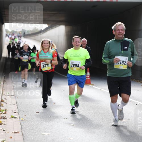 05.10.2025 - 20. swb-Marathon Bremen Michael Strokosch http://msf.ph/oto/9207769 05.10.2025 10:55:15 Laufen 1680, 9371, 7908, 1162 meine-sportfotos.de