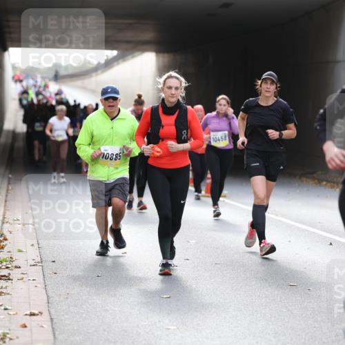 05.10.2025 - 20. swb-Marathon Bremen Michael Strokosch http://msf.ph/oto/9207785 05.10.2025 11:02:13 Laufen 10885, 10458, 10212, 76 meine-sportfotos.de