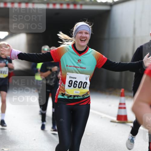 05.10.2025 - 20. swb-Marathon Bremen Michael Strokosch http://msf.ph/oto/9207796 05.10.2025 10:55:19 Laufen 20, 25, 9600 meine-sportfotos.de