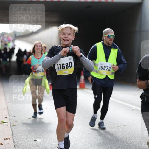 05.10.2025 - 20. swb-Marathon Bremen Michael Strokosch http://msf.ph/oto/9207804 05.10.2025 10:55:21 Laufen 944, 11680, 10872 meine-sportfotos.de