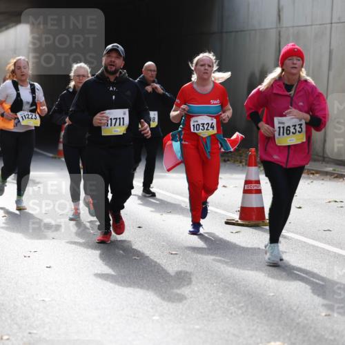 05.10.2025 - 20. swb-Marathon Bremen Michael Strokosch http://msf.ph/oto/9207835 05.10.2025 10:55:29 Laufen 10630, 9, 11223, 1711, 98, 10324, 11633 meine-sportfotos.de
