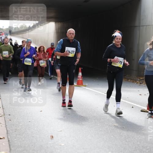 05.10.2025 - 20. swb-Marathon Bremen Michael Strokosch http://msf.ph/oto/9207840 05.10.2025 11:02:22 Laufen 11677, 10295, 10419, 11437, 79 meine-sportfotos.de