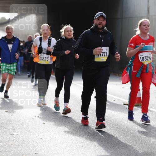 05.10.2025 - 20. swb-Marathon Bremen Michael Strokosch http://msf.ph/oto/9207841 05.10.2025 10:55:30 Laufen 11223, 1711, 10324 meine-sportfotos.de