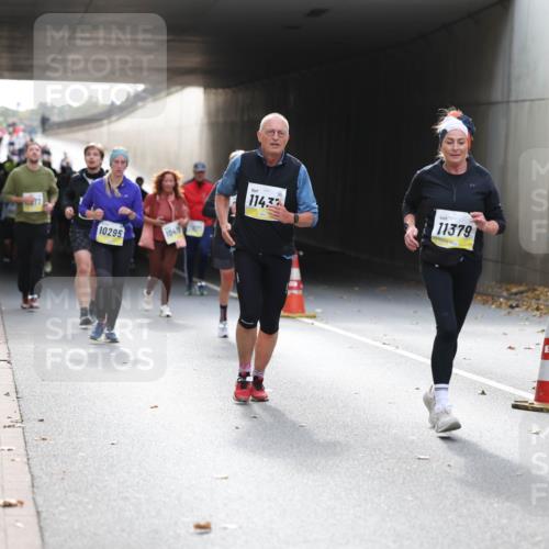 05.10.2025 - 20. swb-Marathon Bremen Michael Strokosch http://msf.ph/oto/9207842 05.10.2025 11:02:22 Laufen 10295, 1041, 114, 3, 11379 meine-sportfotos.de