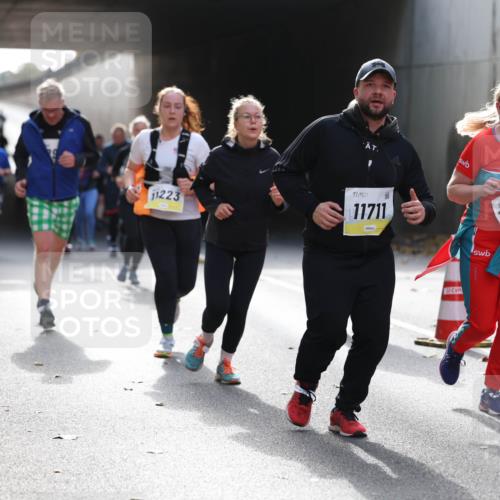 05.10.2025 - 20. swb-Marathon Bremen Michael Strokosch http://msf.ph/oto/9207843 05.10.2025 10:55:31 Laufen 11223, 11711, 10324 meine-sportfotos.de