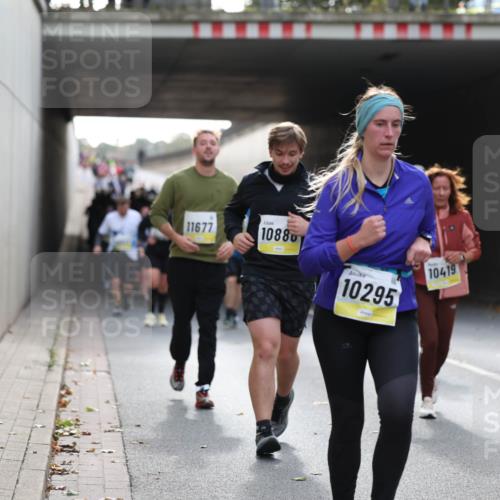 05.10.2025 - 20. swb-Marathon Bremen Michael Strokosch http://msf.ph/oto/9207853 05.10.2025 11:02:27 Laufen 11677, 10880, 10295, 10419 meine-sportfotos.de