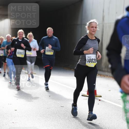 05.10.2025 - 20. swb-Marathon Bremen Michael Strokosch http://msf.ph/oto/9207860 05.10.2025 10:55:35 Laufen 10903, 10030, 10904, 10026, 9 meine-sportfotos.de