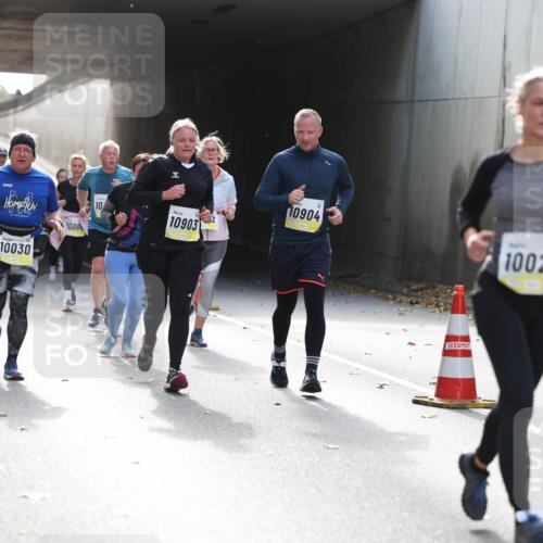 05.10.2025 - 20. swb-Marathon Bremen Michael Strokosch http://msf.ph/oto/9207862 05.10.2025 10:55:35 Laufen 96, 10030, 1000, 10, 10903, 10904, 10026 meine-sportfotos.de
