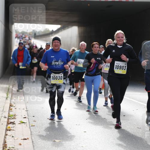 05.10.2025 - 20. swb-Marathon Bremen Michael Strokosch http://msf.ph/oto/9207869 05.10.2025 10:55:36 Laufen 1037, 10030, 114, 10903, 10904 meine-sportfotos.de