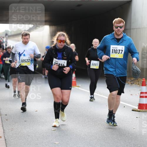 05.10.2025 - 20. swb-Marathon Bremen Michael Strokosch http://msf.ph/oto/9207870 05.10.2025 11:02:33 Laufen 10522, 10214, 9887, 11037 meine-sportfotos.de