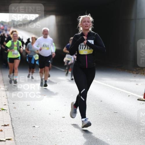 05.10.2025 - 20. swb-Marathon Bremen Michael Strokosch http://msf.ph/oto/9207899 05.10.2025 10:55:47 Laufen 11442, 8322, 11715 meine-sportfotos.de