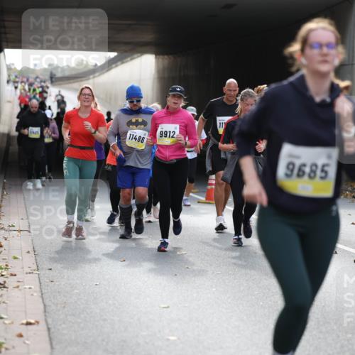 05.10.2025 - 20. swb-Marathon Bremen Michael Strokosch http://msf.ph/oto/9207908 05.10.2025 11:02:40 Laufen 11486, 11405, 9912, 117, 9685 meine-sportfotos.de
