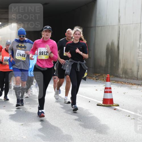 05.10.2025 - 20. swb-Marathon Bremen Michael Strokosch http://msf.ph/oto/9207919 05.10.2025 11:02:42 Laufen 11405, 106, 11486, 9912, 00 meine-sportfotos.de