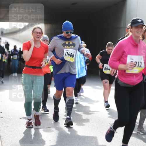 05.10.2025 - 20. swb-Marathon Bremen Michael Strokosch http://msf.ph/oto/9207926 05.10.2025 11:02:43 Laufen 11426, 11486, 994, 912 meine-sportfotos.de