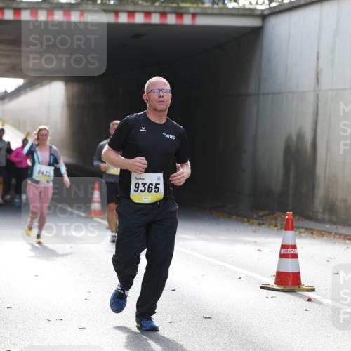 05.10.2025 - 20. swb-Marathon Bremen Michael Strokosch http://msf.ph/oto/9207934 05.10.2025 10:55:55 Laufen 8432, 9365, 00 meine-sportfotos.de