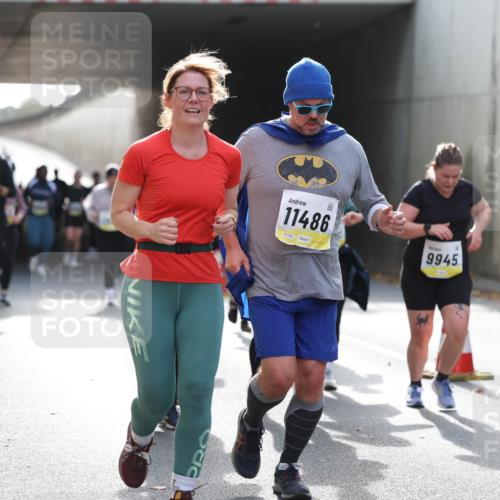 05.10.2025 - 20. swb-Marathon Bremen Michael Strokosch http://msf.ph/oto/9207935 05.10.2025 11:02:44 Laufen 11486, 02169, 9945 meine-sportfotos.de
