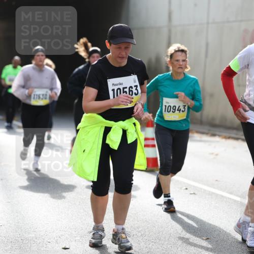 05.10.2025 - 20. swb-Marathon Bremen Michael Strokosch http://msf.ph/oto/9207945 05.10.2025 11:02:48 Laufen 11630, 10563, 10943, 10316, 19, 4 meine-sportfotos.de