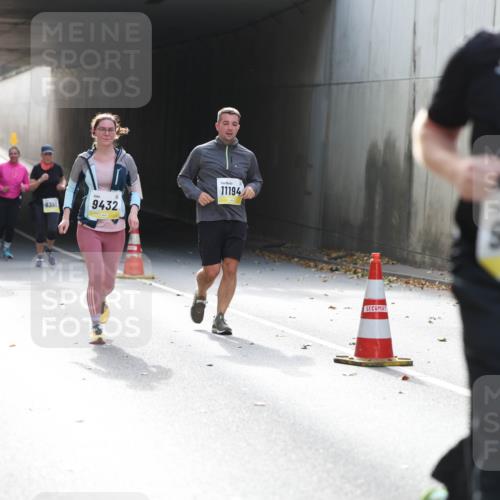 05.10.2025 - 20. swb-Marathon Bremen Michael Strokosch http://msf.ph/oto/9207946 05.10.2025 10:55:56 Laufen 10558, 11454, 9508, 9361, 9432, 11194, 9365 meine-sportfotos.de