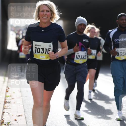 05.10.2025 - 20. swb-Marathon Bremen Michael Strokosch http://msf.ph/oto/9207970 05.10.2025 11:02:54 Laufen 10315, 10383, 9554 meine-sportfotos.de