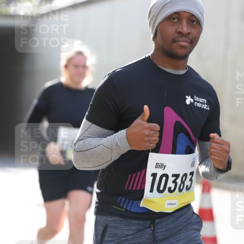 05.10.2025 - 20. swb-Marathon Bremen Michael Strokosch http://msf.ph/oto/9207981 05.10.2025 11:02:57 Laufen 10383 meine-sportfotos.de