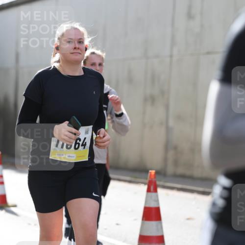 05.10.2025 - 20. swb-Marathon Bremen Michael Strokosch http://msf.ph/oto/9207983 05.10.2025 11:02:57 Laufen 1164, 02676 meine-sportfotos.de