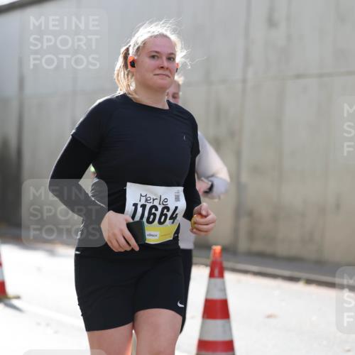 05.10.2025 - 20. swb-Marathon Bremen Michael Strokosch http://msf.ph/oto/9207984 05.10.2025 11:02:57 Laufen 11664 meine-sportfotos.de