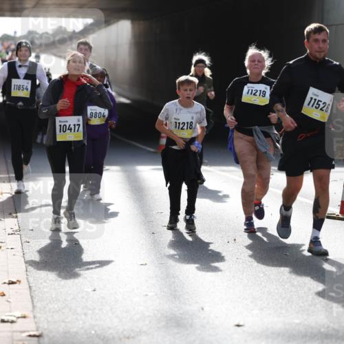 05.10.2025 - 20. swb-Marathon Bremen Michael Strokosch http://msf.ph/oto/9207988 05.10.2025 11:02:59 Laufen 11654, 10417, 9804, 11218, 11219, 11526 meine-sportfotos.de