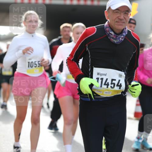 05.10.2025 - 20. swb-Marathon Bremen Michael Strokosch http://msf.ph/oto/9207992 05.10.2025 10:56:05 Laufen 1055, 1454, 01842 meine-sportfotos.de