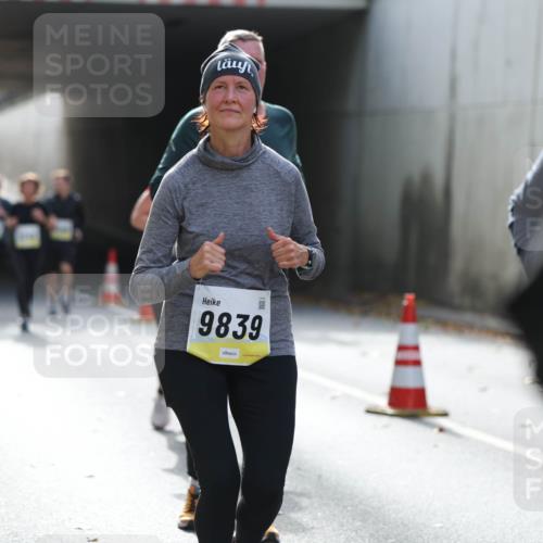 05.10.2025 - 20. swb-Marathon Bremen Michael Strokosch http://msf.ph/oto/9208018 05.10.2025 10:56:11 Laufen 9839 meine-sportfotos.de
