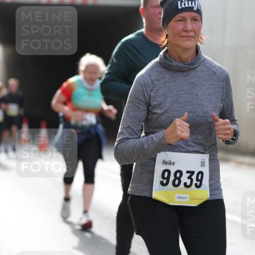 05.10.2025 - 20. swb-Marathon Bremen Michael Strokosch http://msf.ph/oto/9208020 05.10.2025 10:56:11 Laufen 9839 meine-sportfotos.de