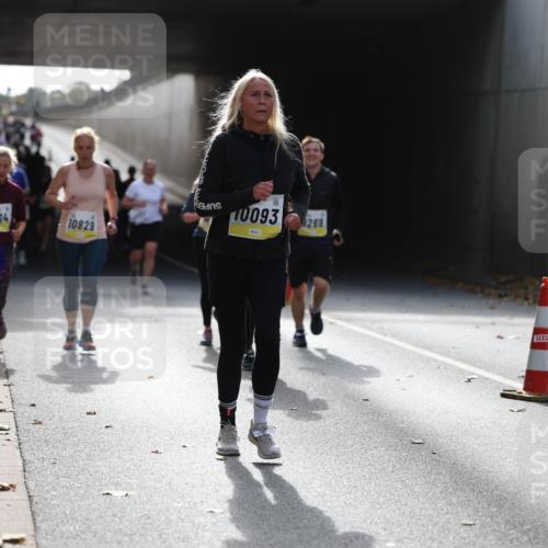 05.10.2025 - 20. swb-Marathon Bremen Michael Strokosch http://msf.ph/oto/9208027 05.10.2025 10:56:13 Laufen 10093, 9269, 1014, 10829 meine-sportfotos.de