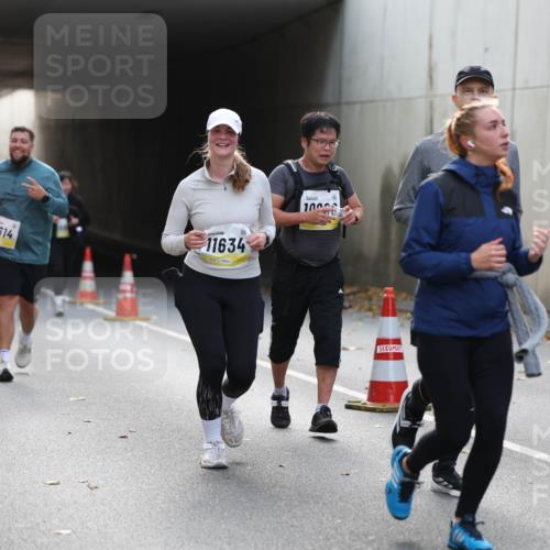 05.10.2025 - 20. swb-Marathon Bremen Michael Strokosch http://msf.ph/oto/9208028 05.10.2025 11:03:09 Laufen 11614, 9185, 11634, 100, 00 meine-sportfotos.de