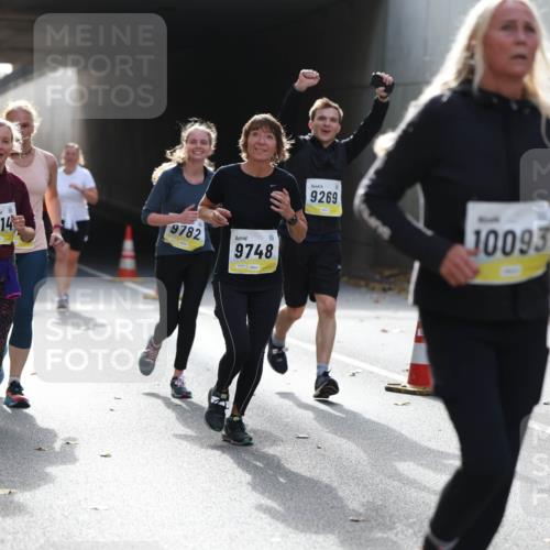 05.10.2025 - 20. swb-Marathon Bremen Michael Strokosch http://msf.ph/oto/9208035 05.10.2025 10:56:15 Laufen 11014, 9782, 9748, 9269, 10093, 00 meine-sportfotos.de