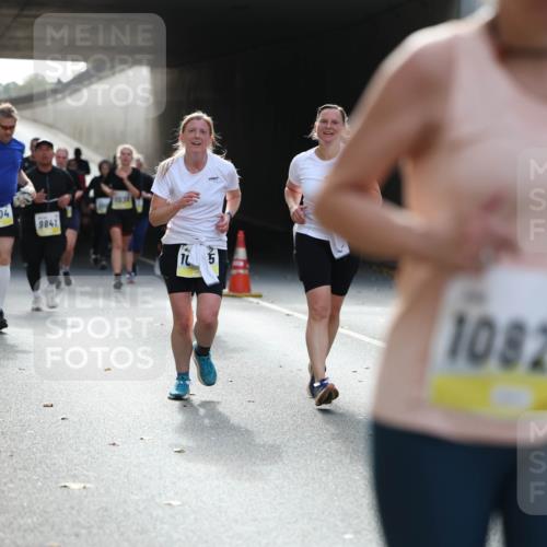 05.10.2025 - 20. swb-Marathon Bremen Michael Strokosch http://msf.ph/oto/9208050 05.10.2025 10:56:19 Laufen 11504, 9841, 5, 10823 meine-sportfotos.de